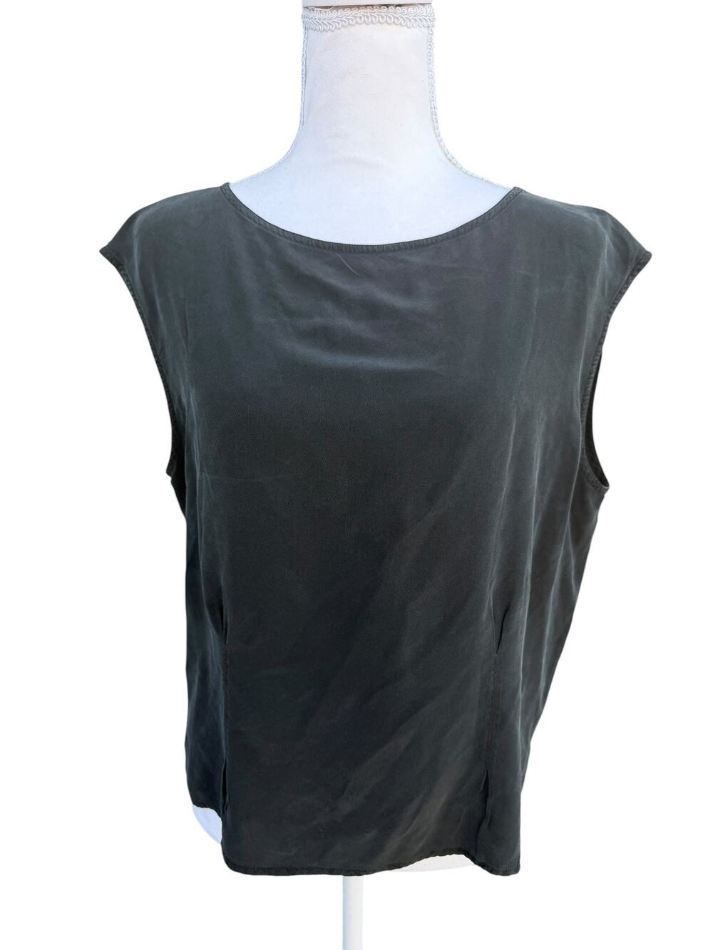 Jaeger Women’s Silk Black Sleeveless Blouse Top Round Neck Relaxed Fit Size M 38
